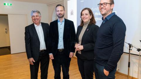From Hvassahraun presentation, from left: Eyjólfur Árni Rafnsson, chair and project manager; Mayor Einar Þorsteinsson; Minister of Infrastructure Svandís Svavarsdóttir; and Daði Baldur Ottósson, transport engineer at Efla and project manager 