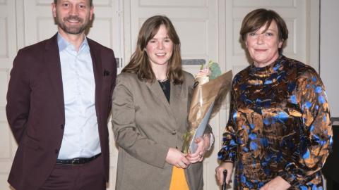 Guðmunduverðlaunin 2024 f.v. Einar Þorsteinsson borgarstjóri, Una Björg Magnúsdóttir myndlistarkona og Ólöf Kristín Sigurðardóttir safnstjóri Listasafns Reykjavíkur.