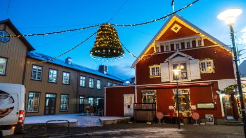 Christmas bell at the intersection of Aðalstræti and Hafnarstræti