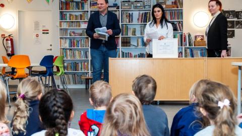 Klettaborg receives incentive award.