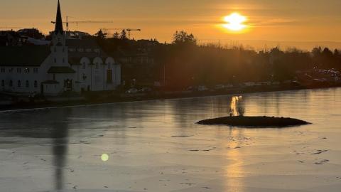 photo of the islet in Tjörnin.