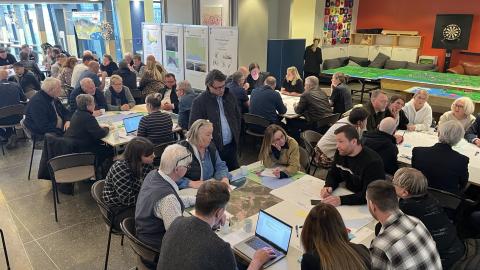 Strong attendance at the Kjalarnes resident forum.