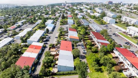 Aerial view of Fossvogur in Reykjavík – houses and vegetation
