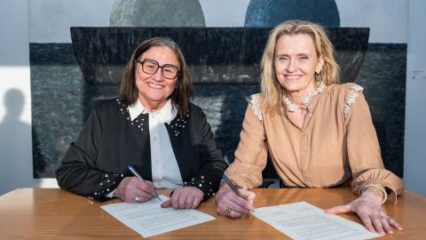 Inga Sæland, minister of education and children, and Mayor Heiða Björg Hilmisdóttir