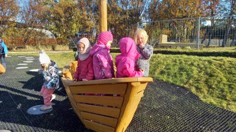 Börn að leik við Ægisborg